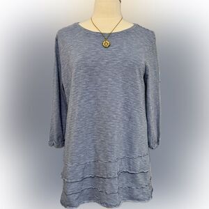 Multiples subtle blue & black ruffled top!